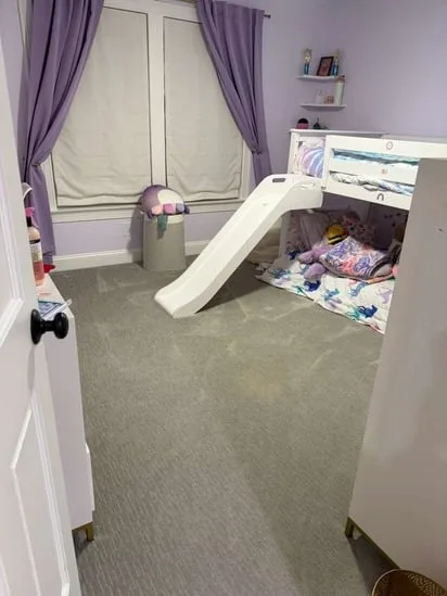 Post-project results of the kids room cleaning, displaying a clear carpet and an organized slide bed.